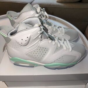 Air Jordan 6 Retro Mint Foam White Women’s 11.5 / Men’s 10